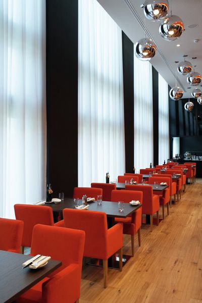 Gordijnsystemen, SG 5600, Colorama 1, Room shot "Radisson Blu Hotel", Zurich, Switzerland, Wave