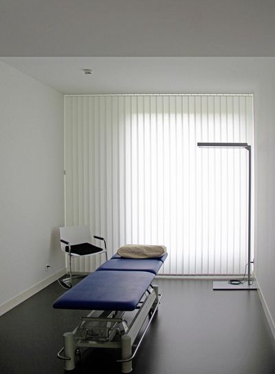 Verticale lamelgordijnsystemen, SG 2810, Colorama 2 Bioactive, Hospital, Meyriez, Switzerland